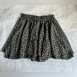 Women's medium green floral skirt